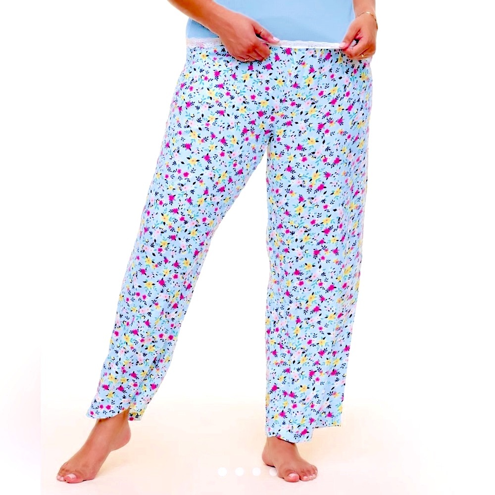 ADORE ME Bryony Plus Pants in Romantic Ditsy Print - Size 1X